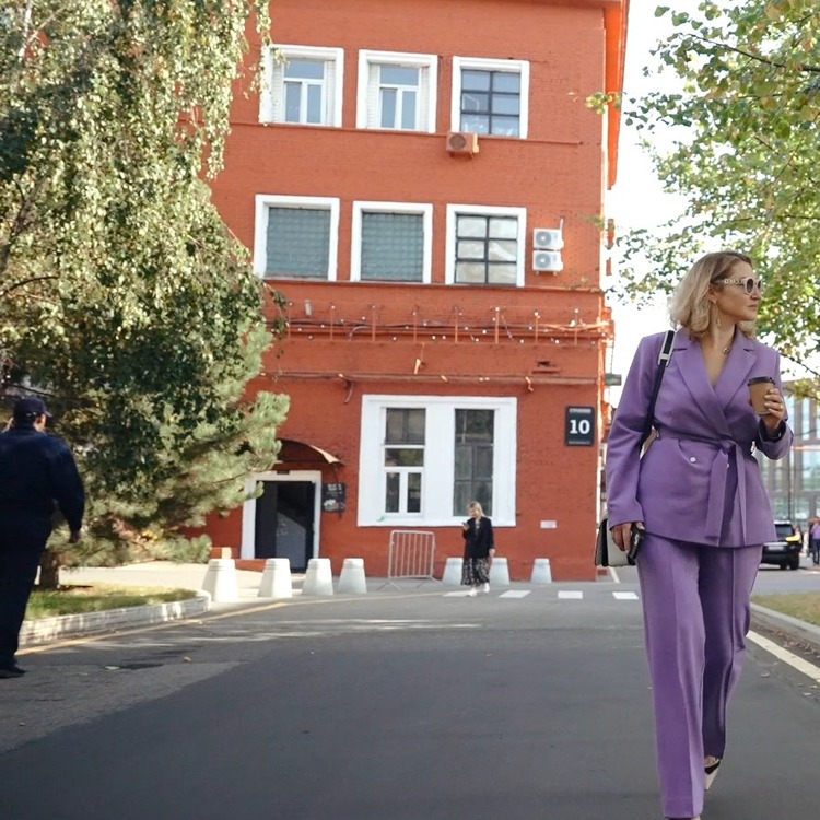 Что в косметичке у Анны Саакян