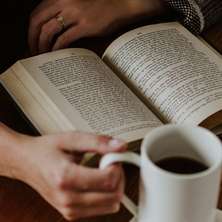 Велнес-дайджест: четыре книги, которые все читают и обсуждают прямо сейчас